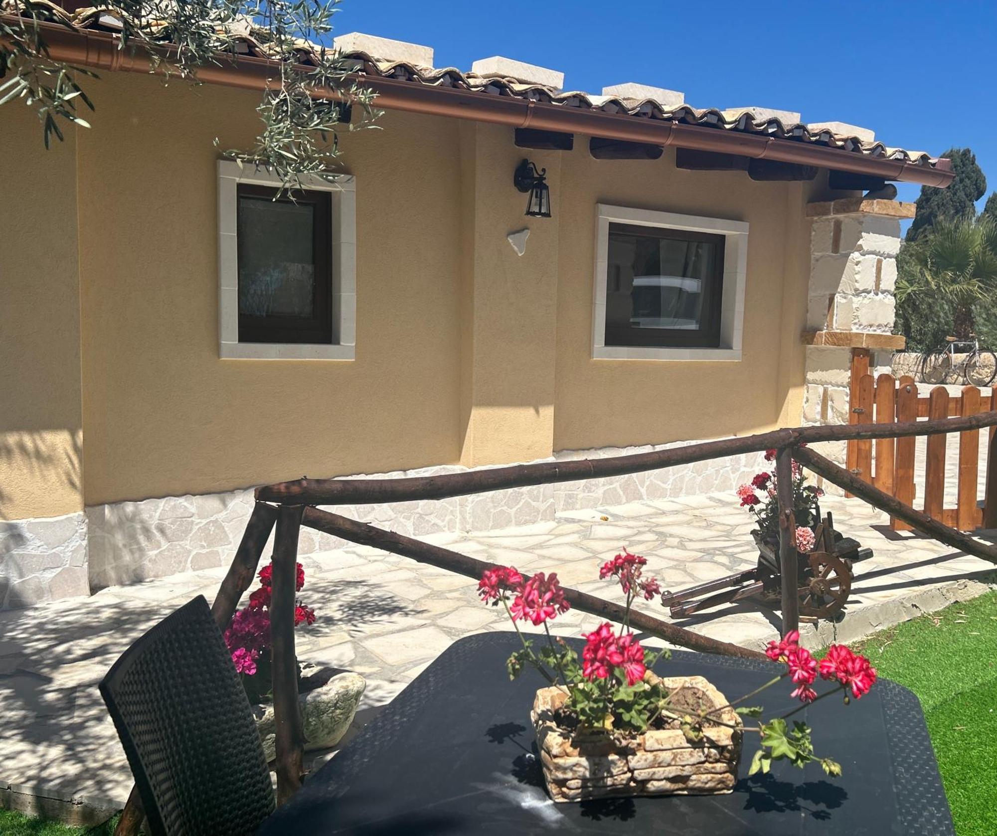 "The Cottage"With Sea View, Parking & Wifi Avola Buitenkant foto
